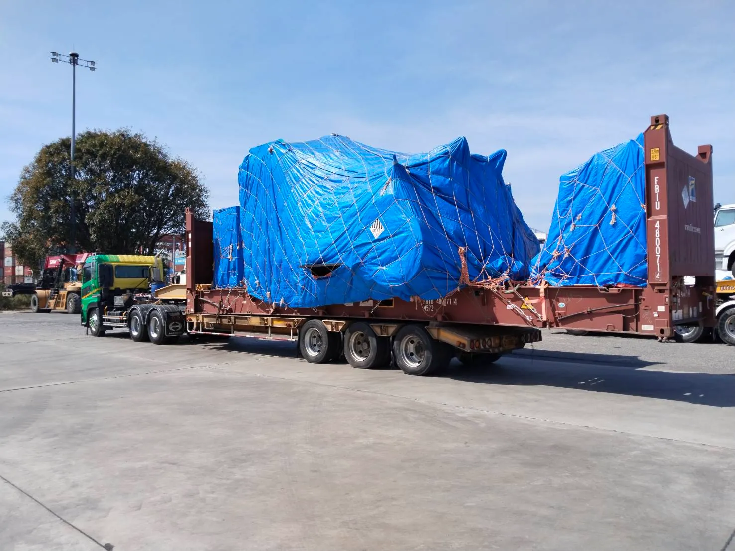 บริการรถเทรลเลอร์โลเบท (Lowbed Trailer) อุดรธานี - รถยกขนย้ายอุดรธานี.com บริการขนย้ายอุดรธานี
